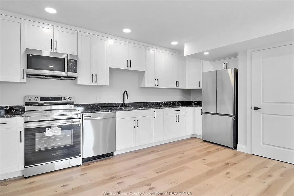 3 bed, 1.5 bath, $2,400 — Photo 4