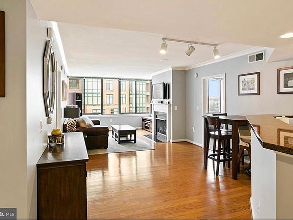 4th image of 2220 Fairfax Dr APT 407