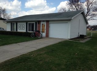 1936 Maplewood Rd, Fort Wayne, IN 46819