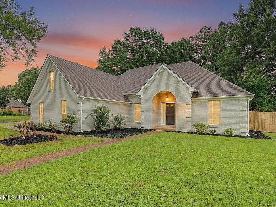 1st image of 2215 Greencliff Dr