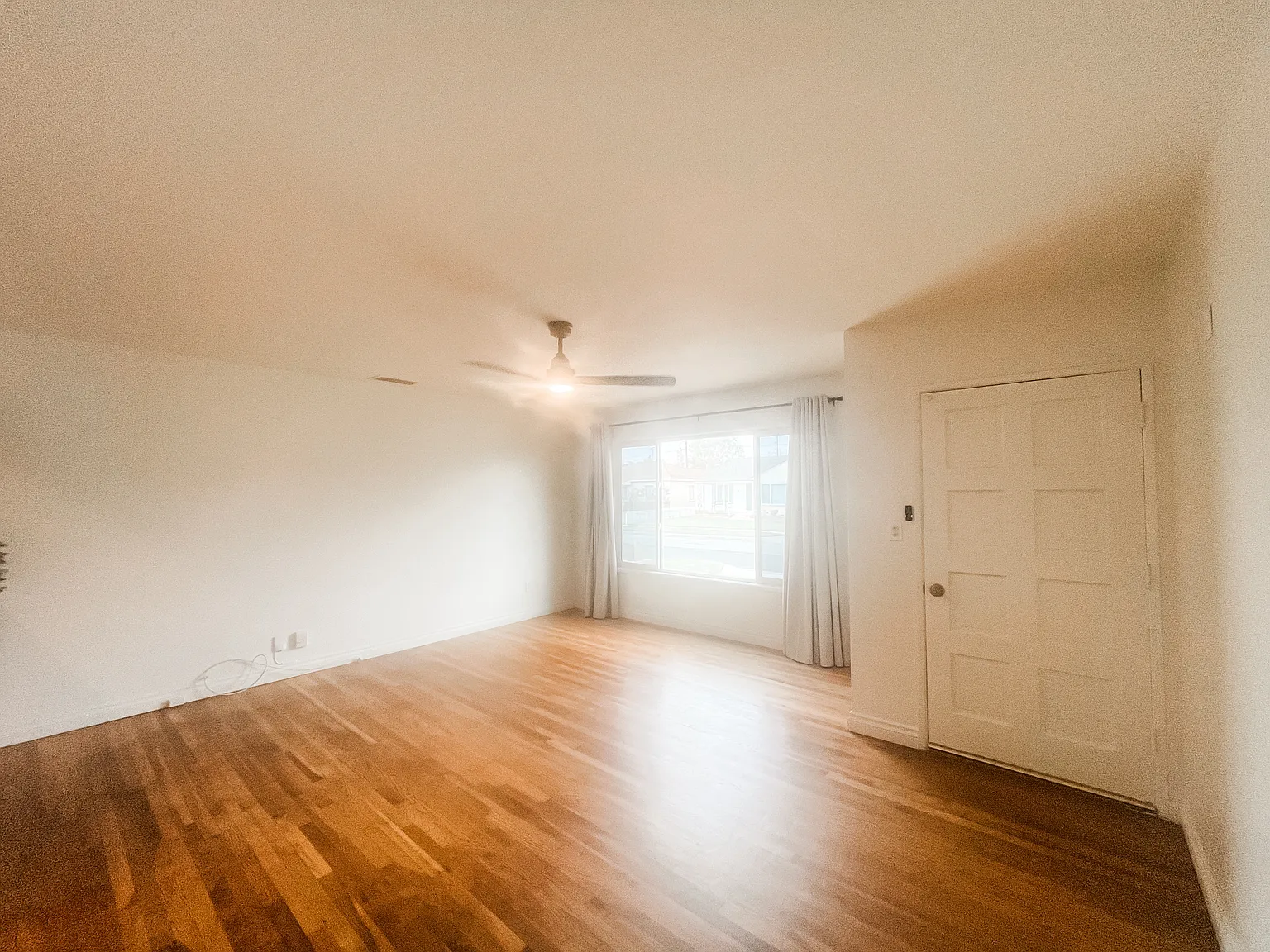 2 bed, 954 sqft, $3,450 — Photo 4