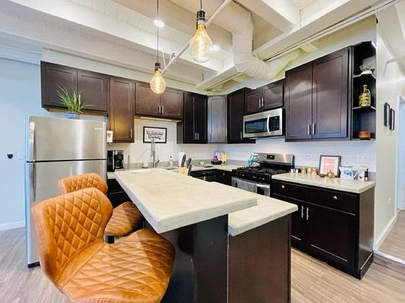 5th image of 1049 N Paulina St #1D