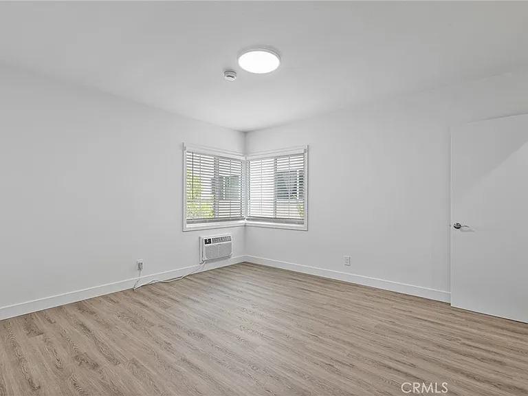 5339 1/2 Bellingham Ave — Photo 12