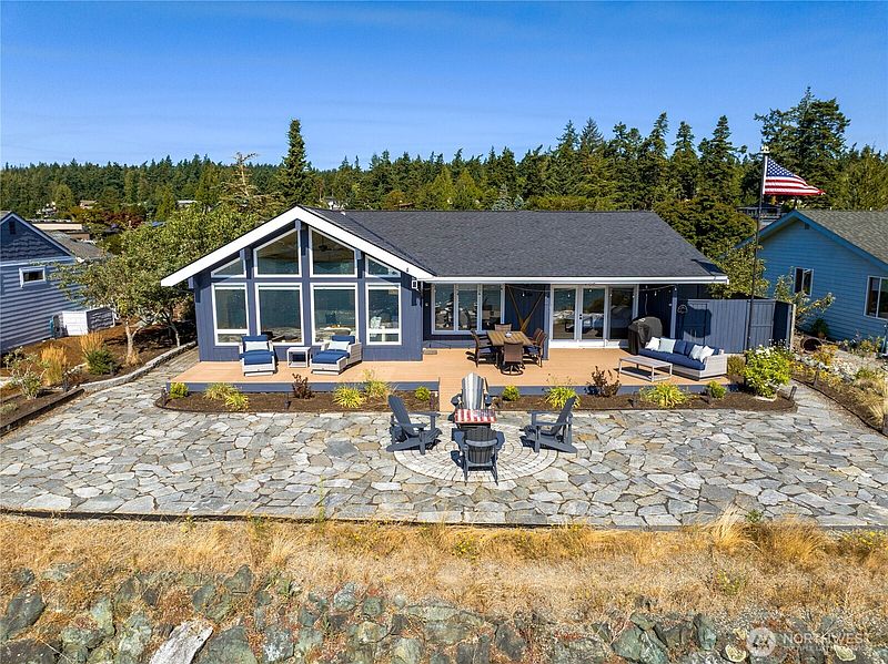 3rd image of 104 Chinook Place