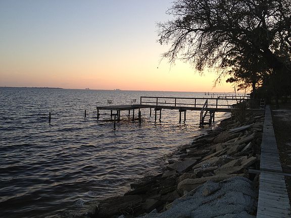 5th image of 266 Bayshore Dr