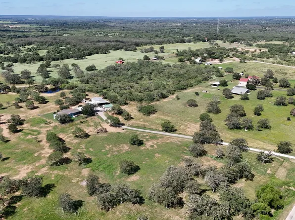 1951 Dowdy Rd, Seguin, TX 78155