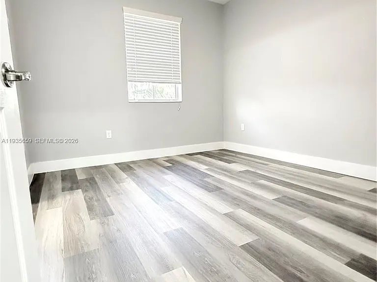 134 SE 28th Ter #5 — Photo 15