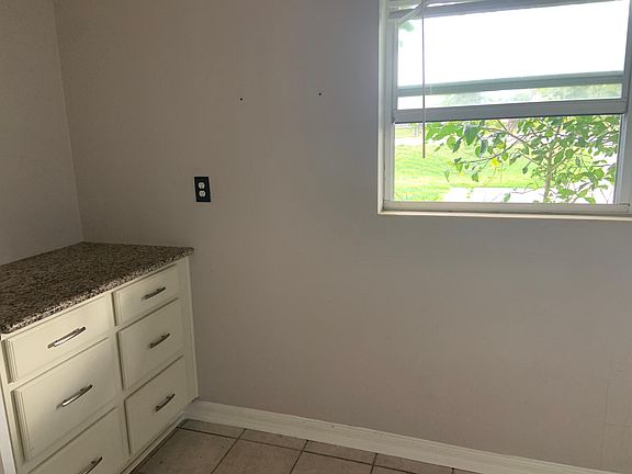 5th image of 2900 SE Lake Weir Ave