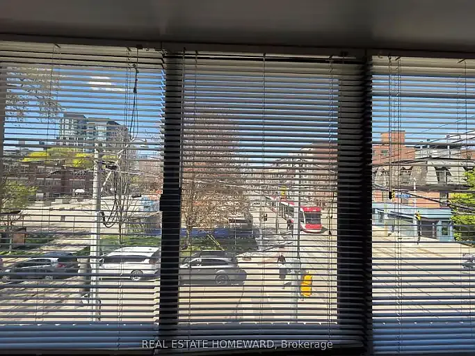 425 Queen St E #1A — Photo 8
