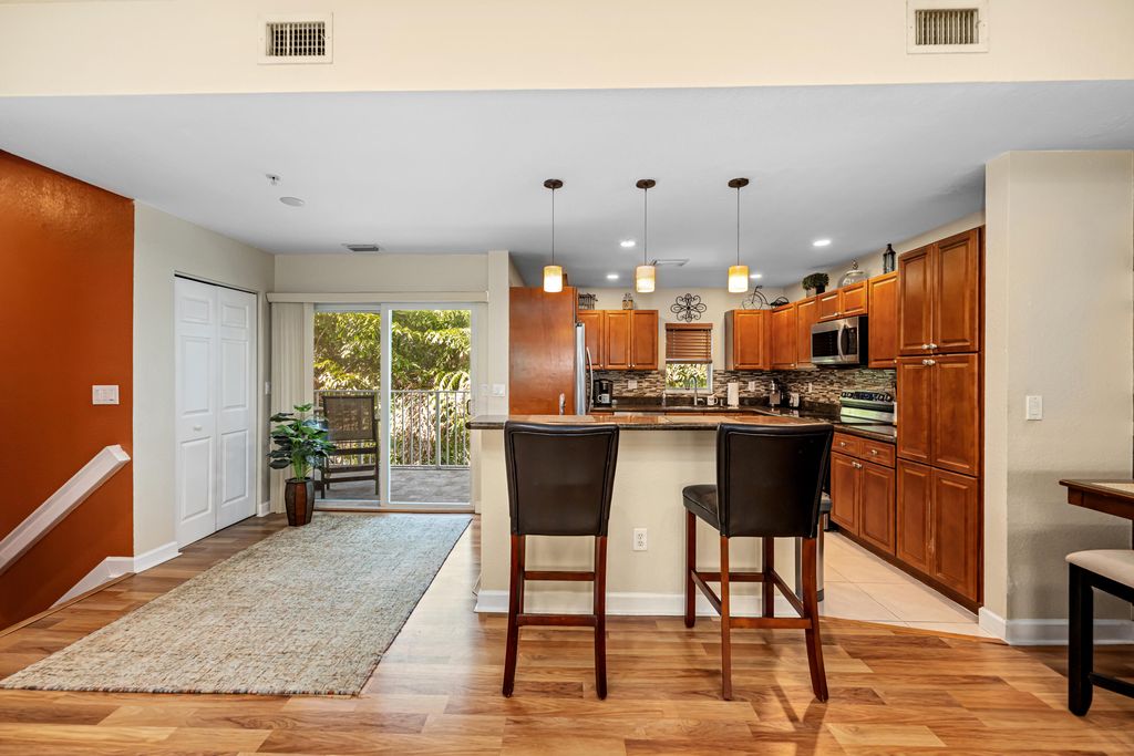429 NE 1st Street, photo 6