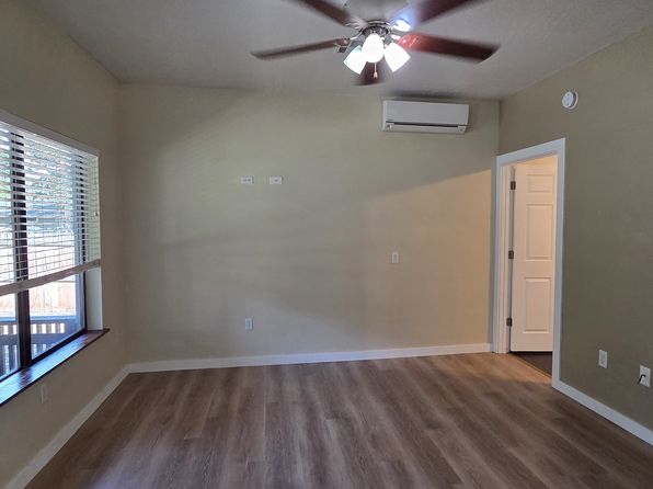 301 Walnut Ln