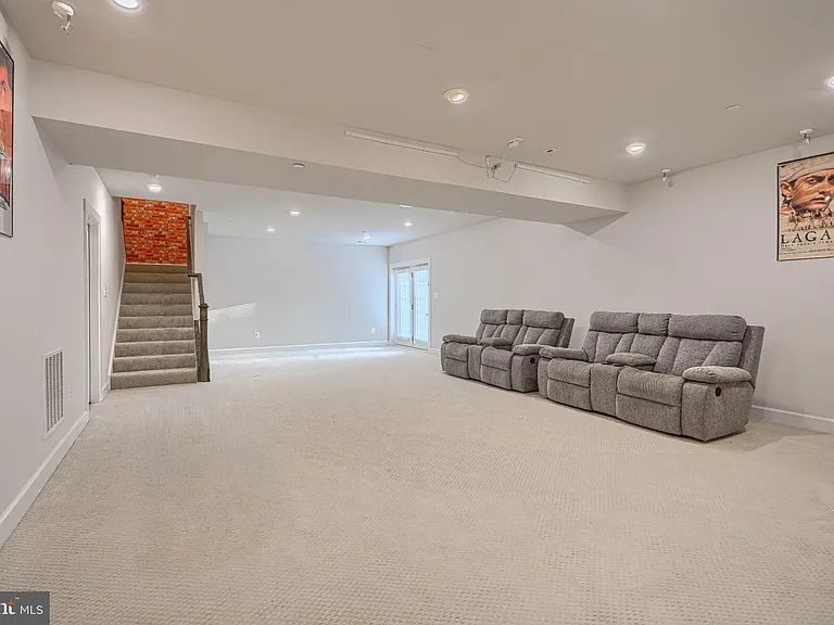 7142 Starmount Way — Photo 71