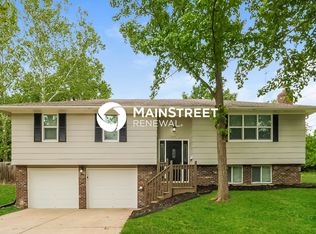 3612 Southern Hills Dr, Kansas City, MO 64137