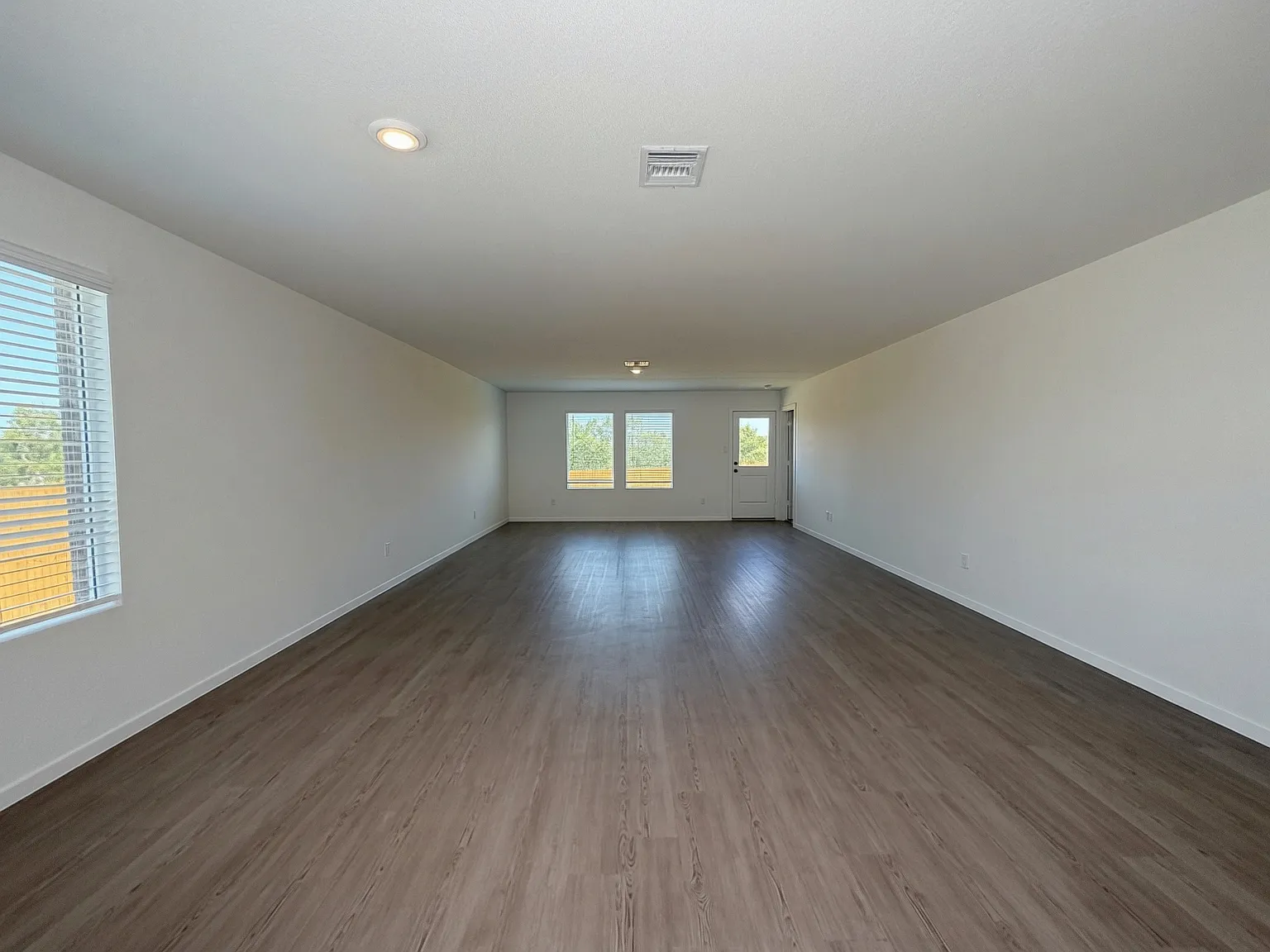 4 bed, 1908 sqft, $2,295 — Photo 4