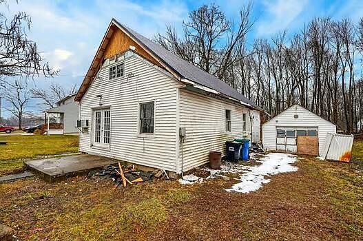3rd image of 3792 Avalon Dr NE