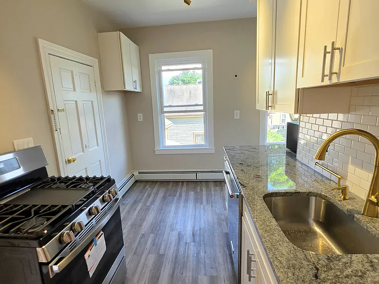2 Louisburg Pl #2 — Photo 3