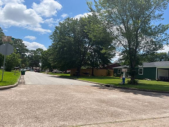 5th image of 7311 Marilyn Ln