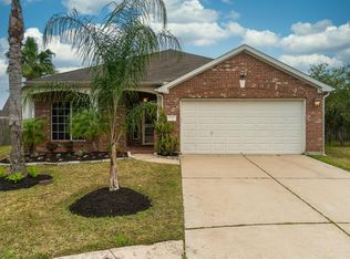 420 Creekpoint Ct, Dickinson, TX 77539