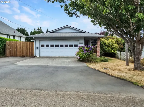 29428 Russell St, Gold Beach, OR 97444