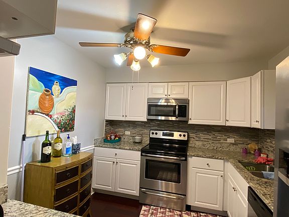 3rd image of 1325 N Sterling Ave Unit 204