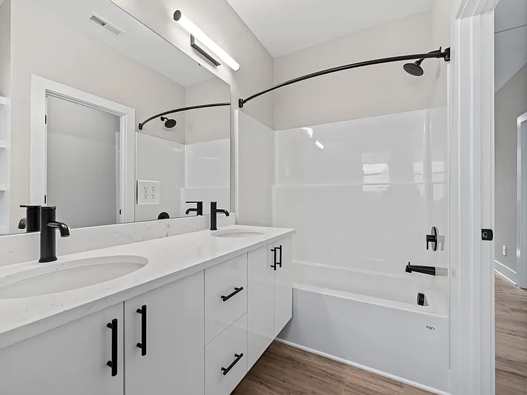 215 Summer Breeze Dr — Photo 36