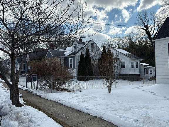 2nd image of 4703 Somerset Rd