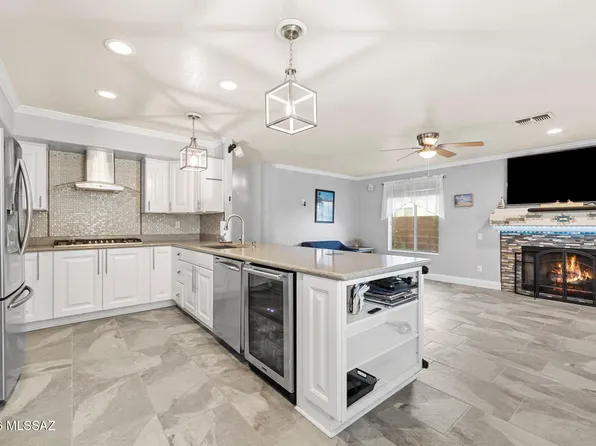 10020 E English Woods Rd, Tucson, AZ 85748