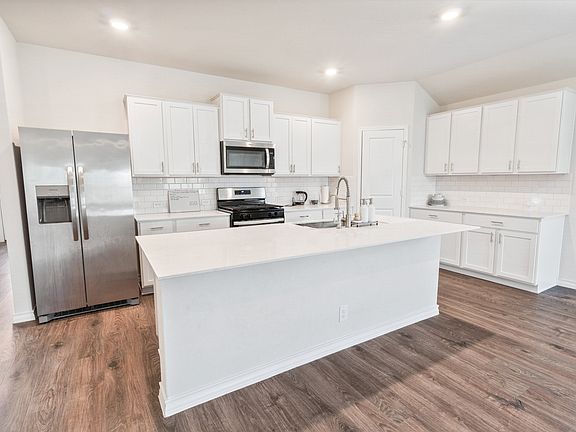 4th image of 14729 Sabine Loop Rd