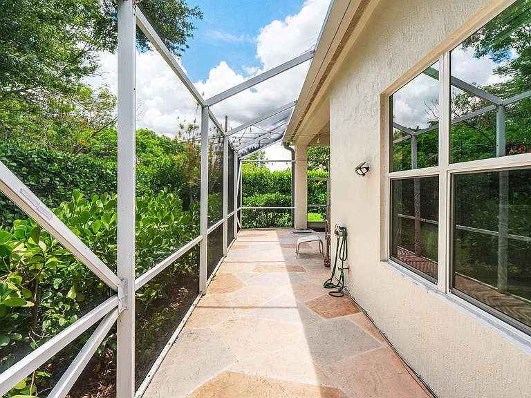 7087 NW 78th Pl — Photo 38