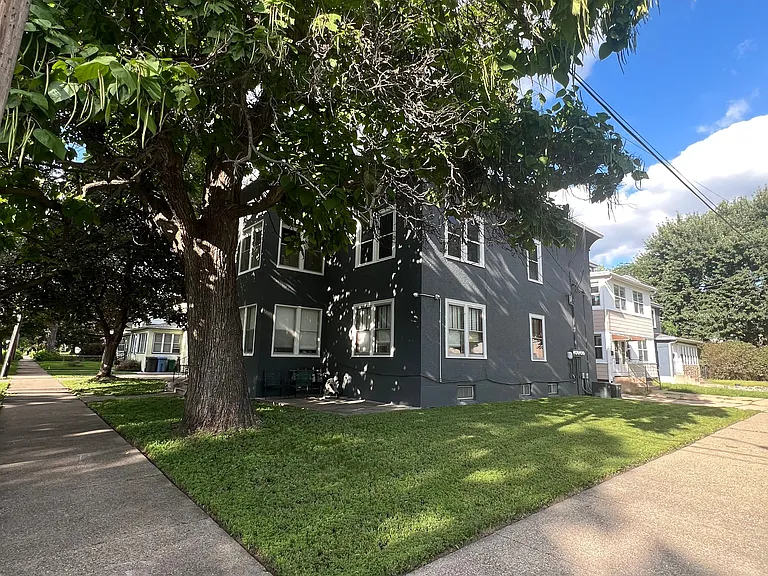 1401 3rd St NE — Photo 1