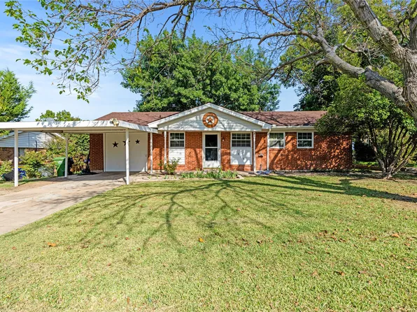 836 Hallvale Dr, White Settlement, TX 76108