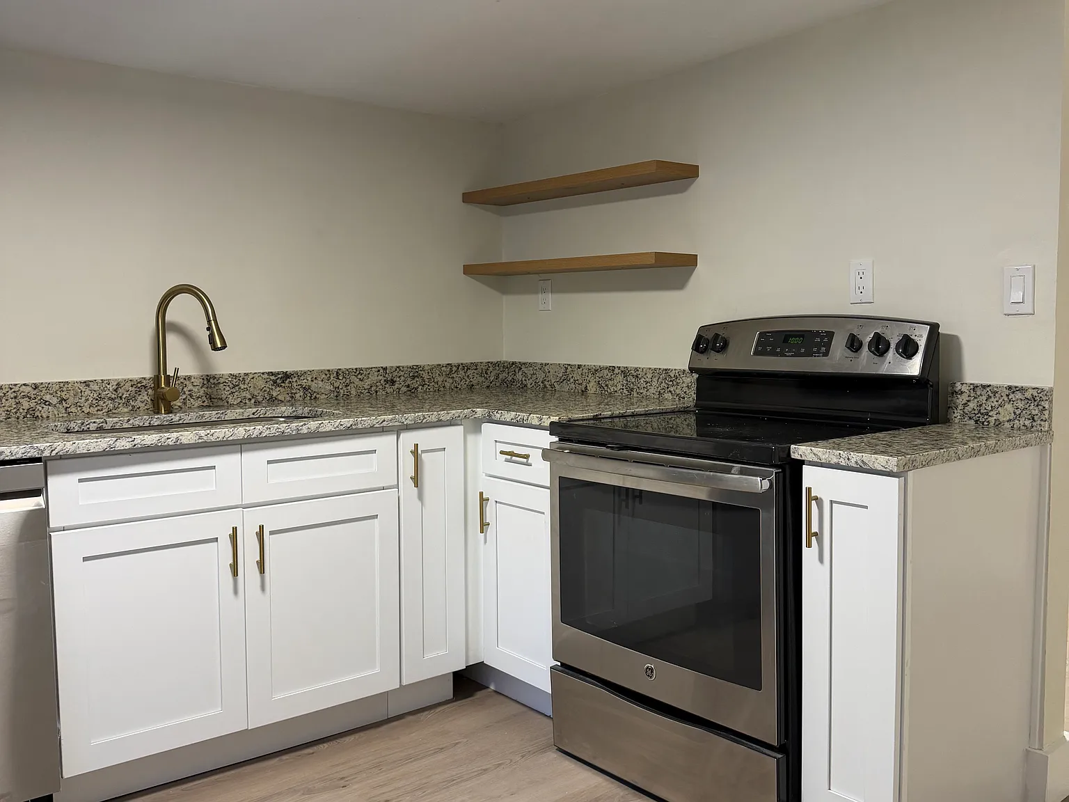 2 bed, 1100 sqft, $1,400 — Photo 3