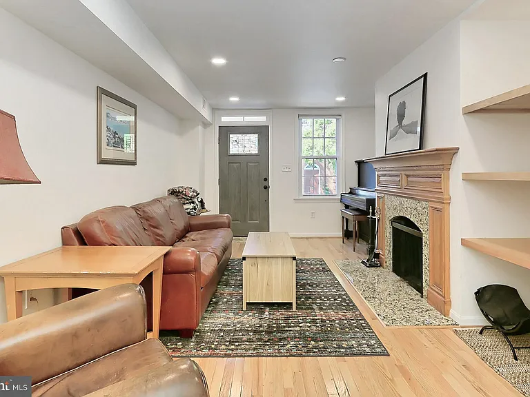 314 S Alfred St — Photo 8