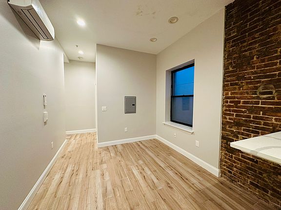 3rd image of 45 Clifton Pl #2A