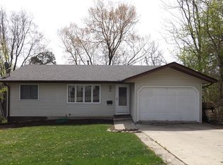 657 Eastview St, Elgin, IL 60120