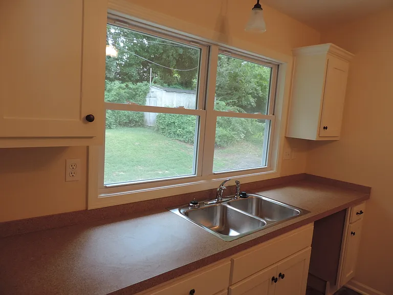 804 E Clark St — Photo 7