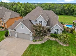 607 Indian Trail Ct, Smithville, MO 64089