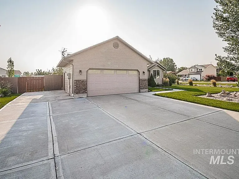 2221 S Frontier Dr — Photo 3
