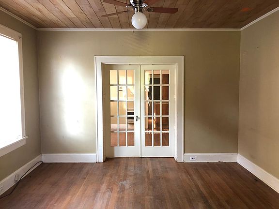 4th image of 128 Robinson Pl