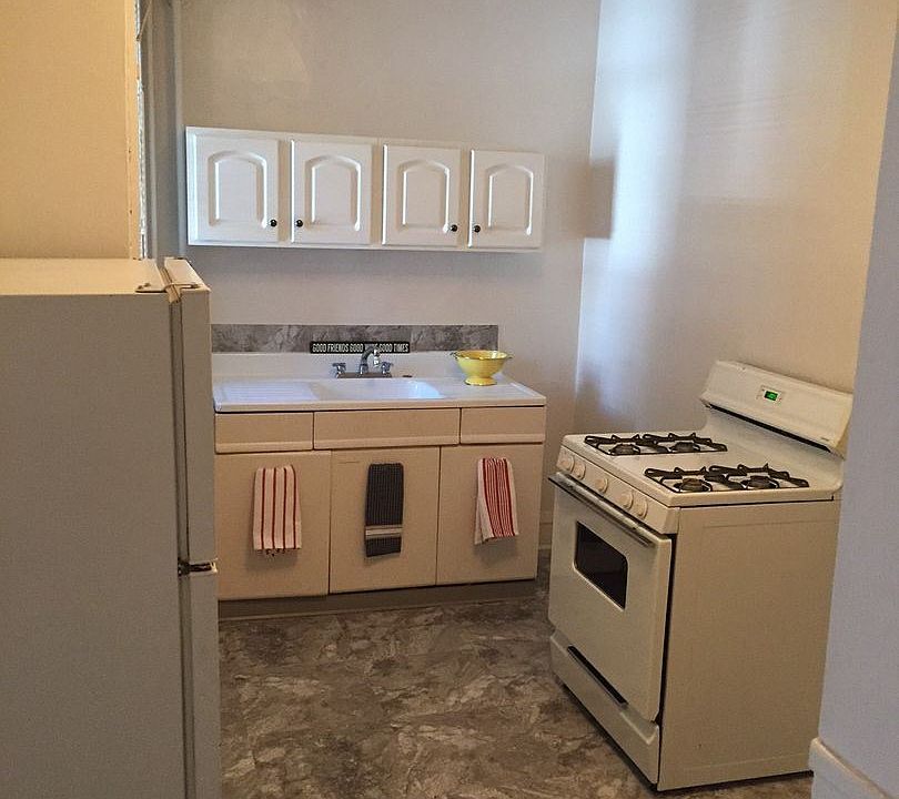 2nd image of 3059 N Maryland Ave #O