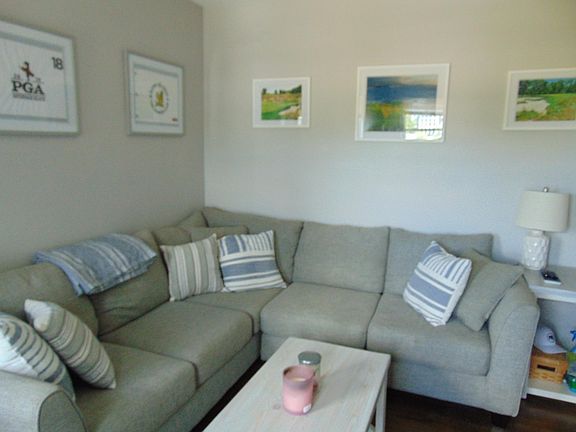3rd image of 140 Newbury Ave #140