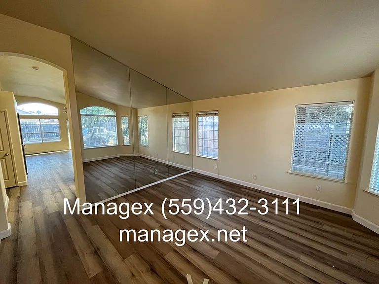 5584 W Chennault Ave — Photo 4