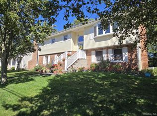 70 Parkside St, Holbrook, NY 11741