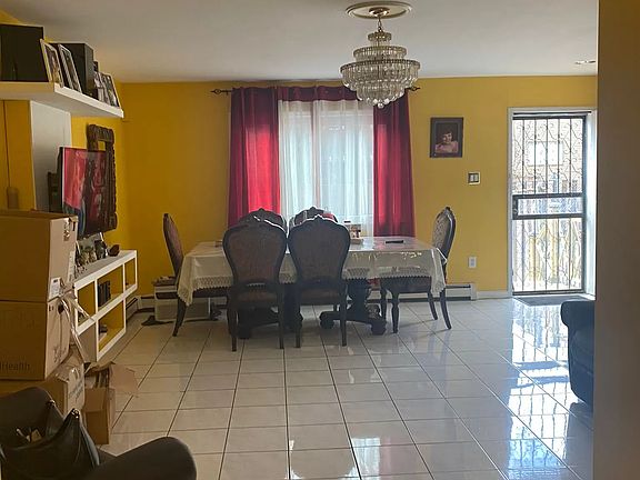 5th image of 548 Essex St