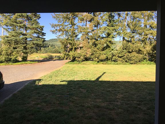 Fnt yard view out LR Window