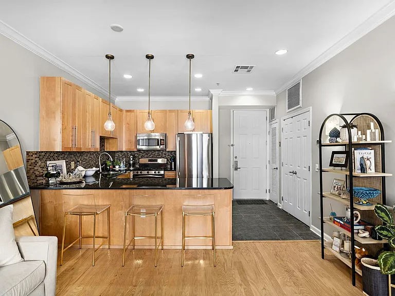 1200 Grand St #423 — Photo 5