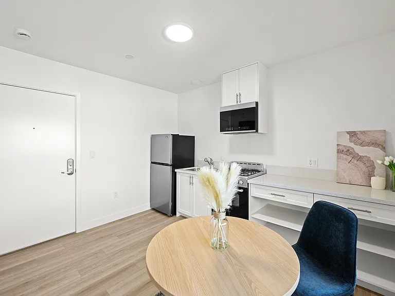 4347 Woodlawn Ave — Photo 12