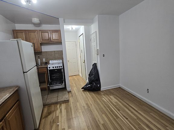 3rd image of 411 W 52nd St #4DD