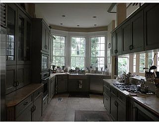 3rd image of 571 Audubon St