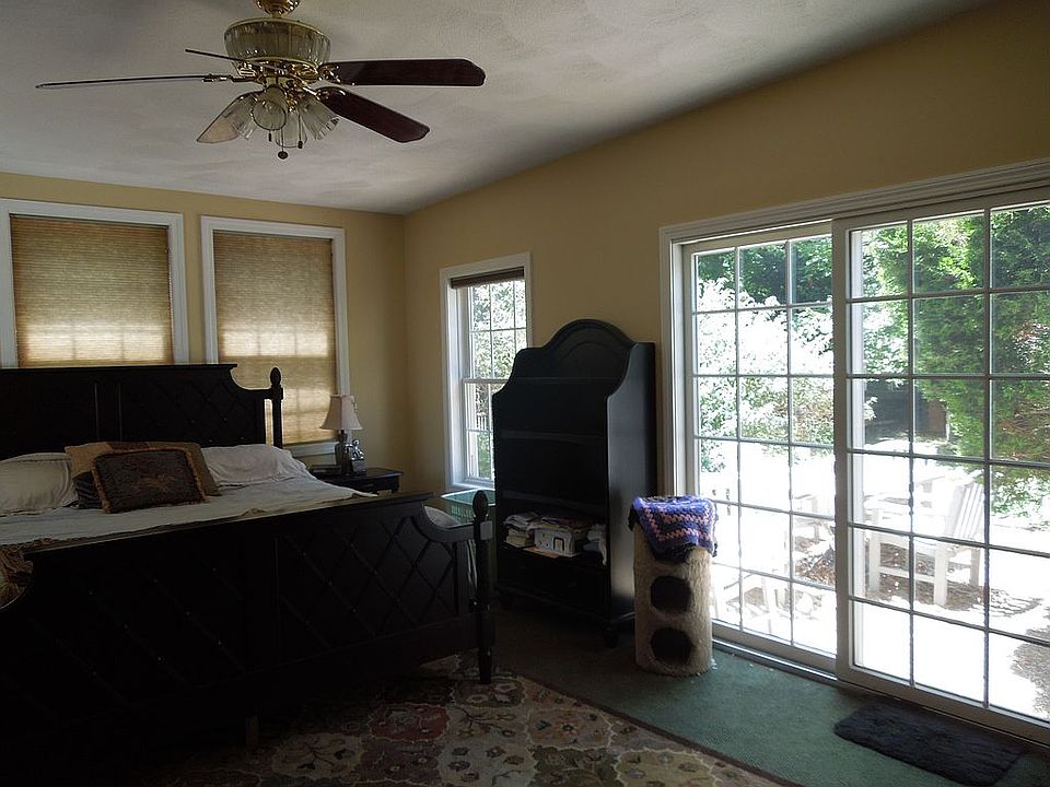 1st image of 20 Stanhope Dr